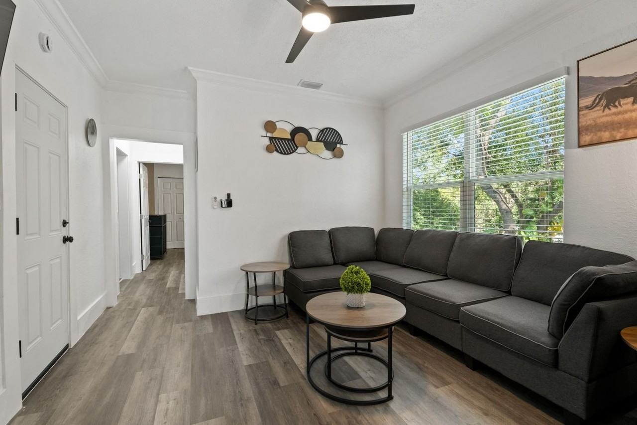 806 E Chelsea St #4 - Photo 6 of 13