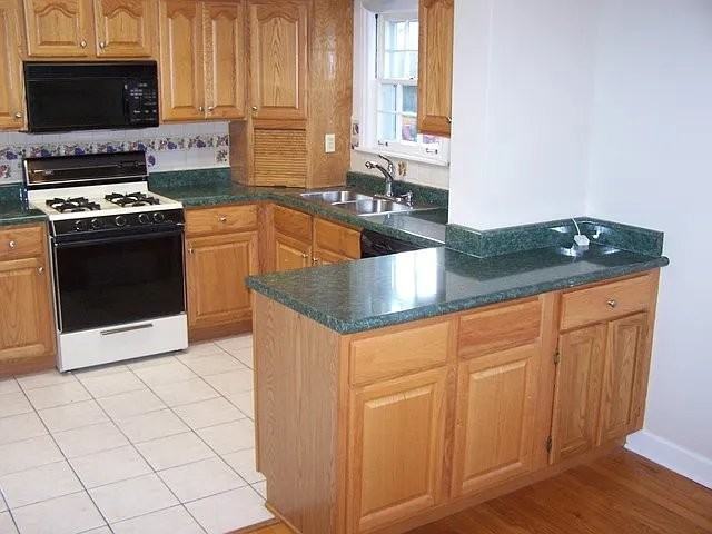 412 N Wille St - Photo 2 of 11