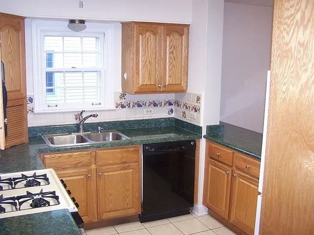412 N Wille St - Photo 3 of 11