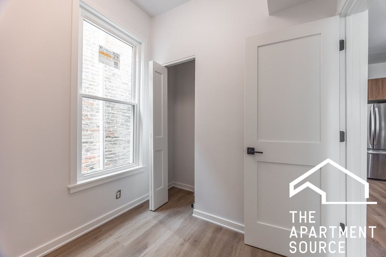 2206 W Erie St #3 - Photo 7 of 11