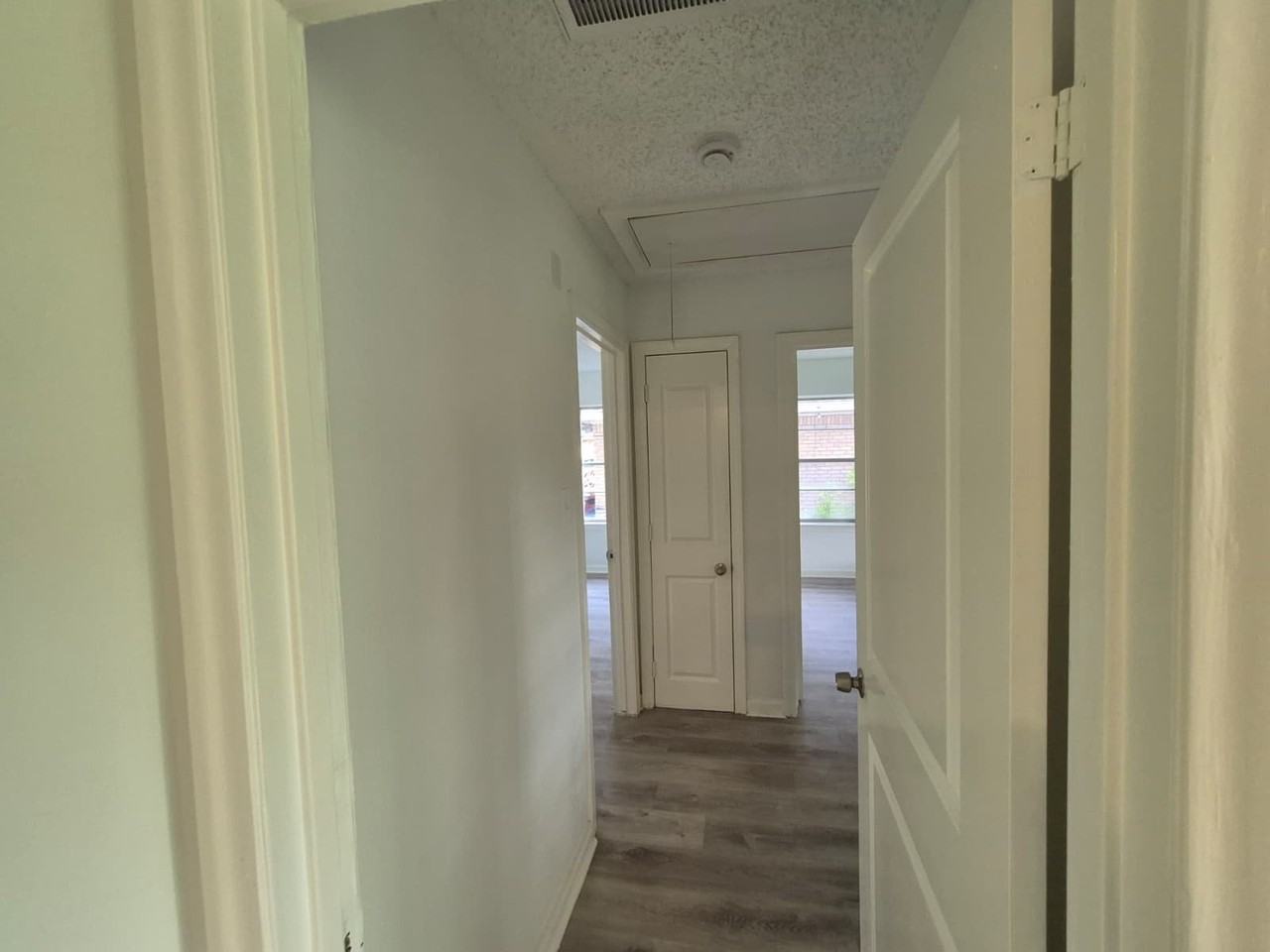10221 Bretton Dr - Photo 4 of 20