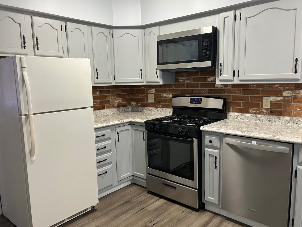 119 W 33rd St #1 - Photo 5 of 18