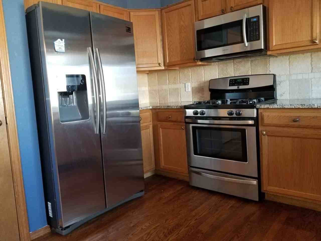 1376 Coolcrest Dr - Photo 3 of 20