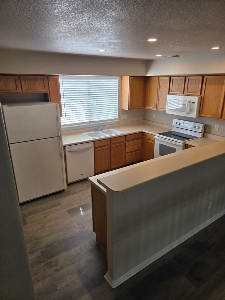 12019 Monaco St - Photo 3 of 24