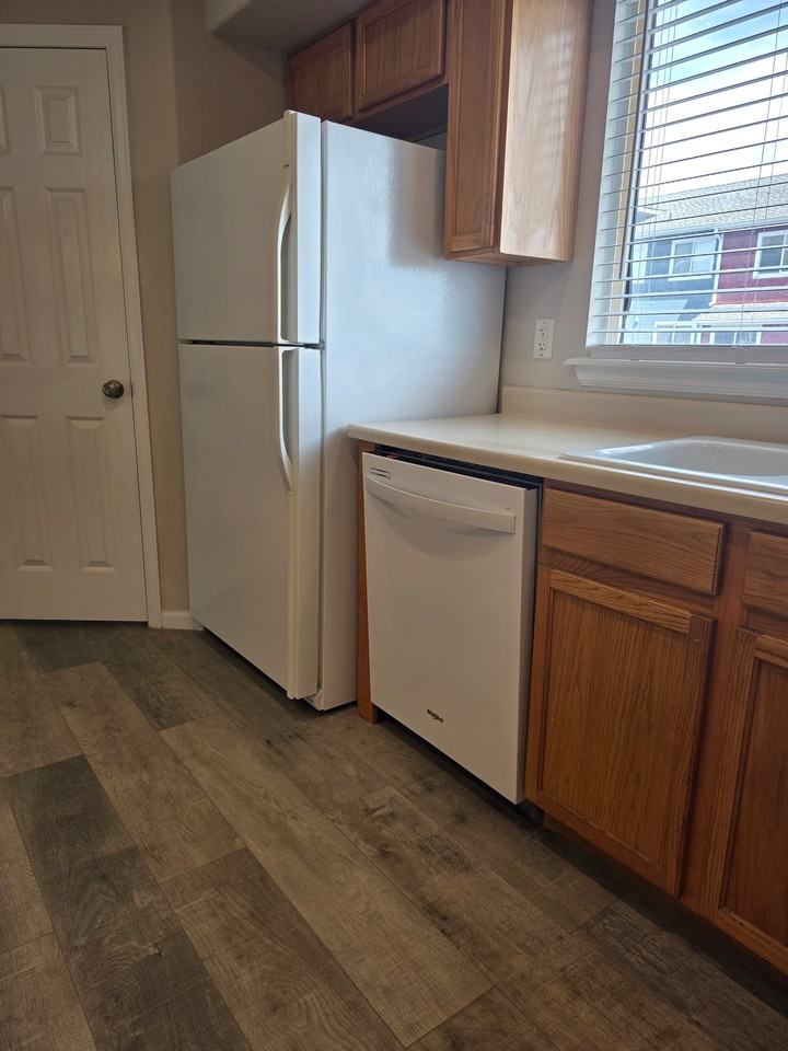 12019 Monaco St - Photo 5 of 24