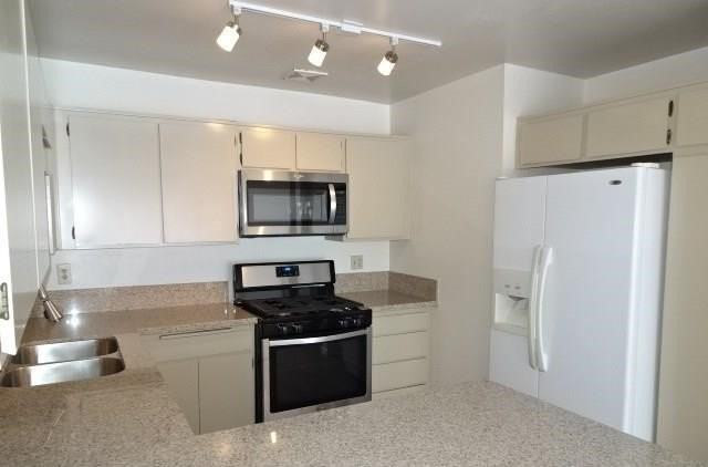 4232 Larkwood Ave - Photo 4 of 8