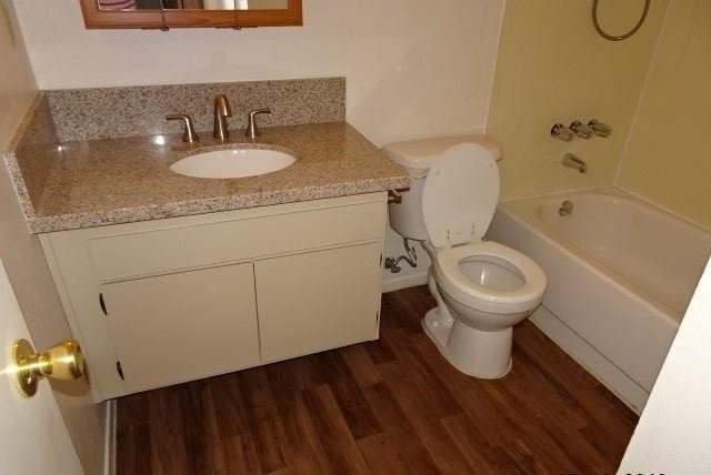 4232 Larkwood Ave - Photo 7 of 8