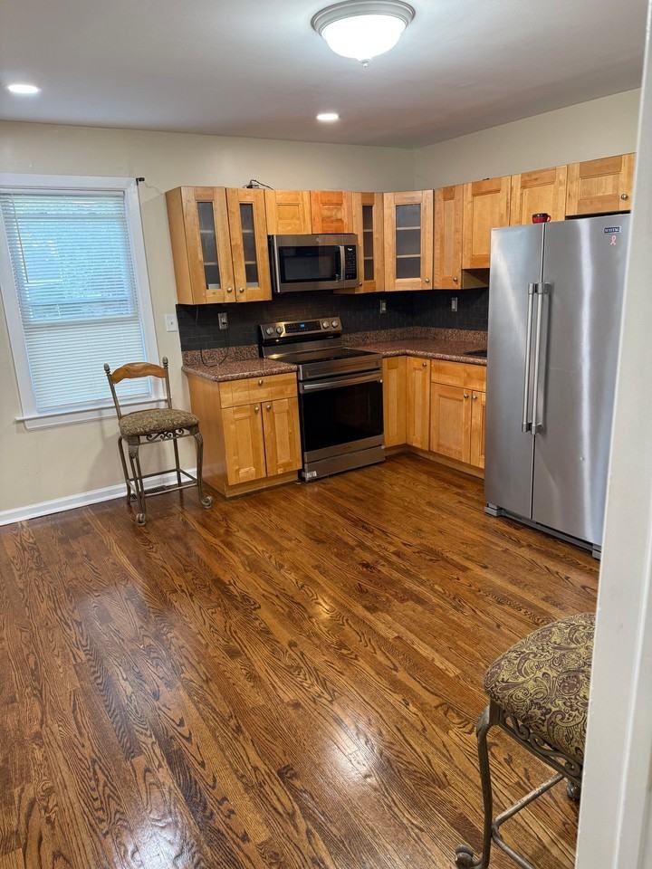 225 Columbus Ave #1stFL - Photo 5 of 10