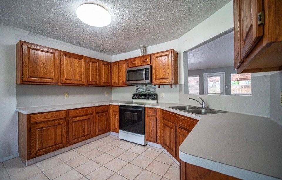 6606 Felgate Creek Ct - Photo 2 of 10