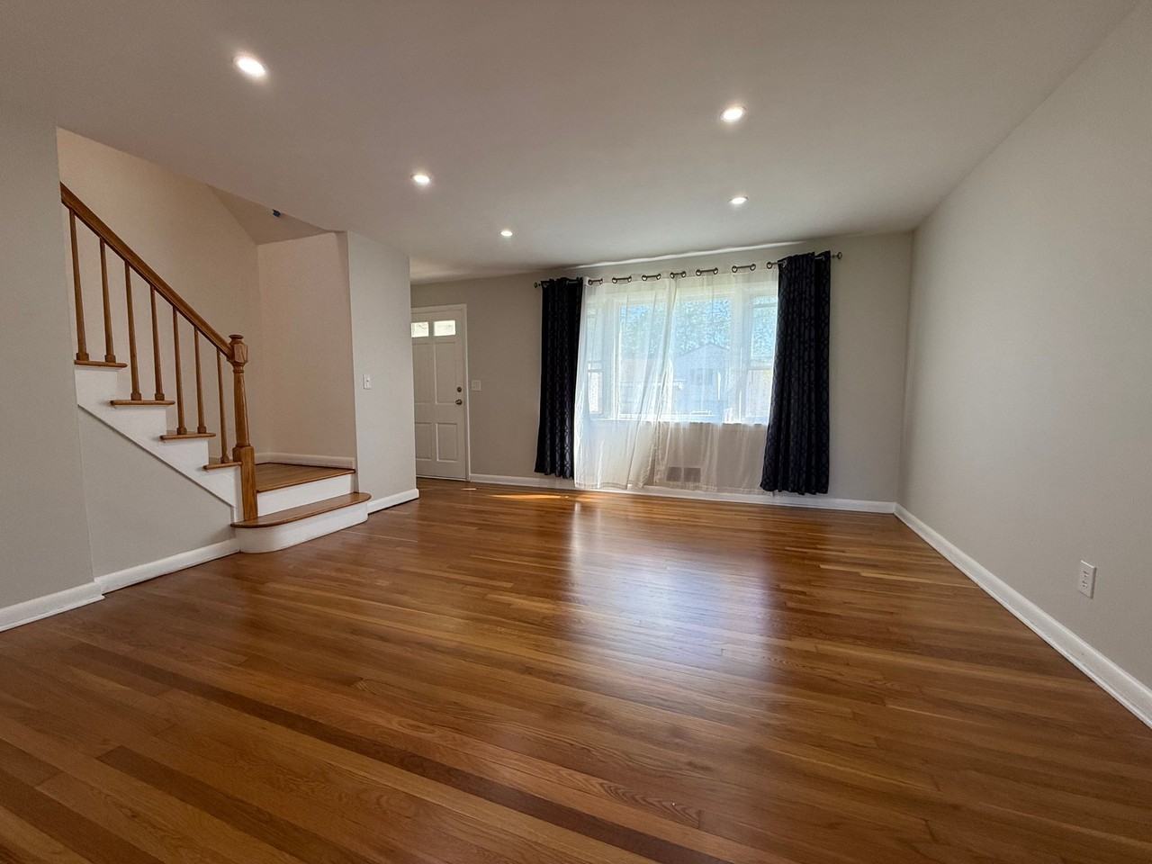 2510 Crane Pl - Photo 2 of 12