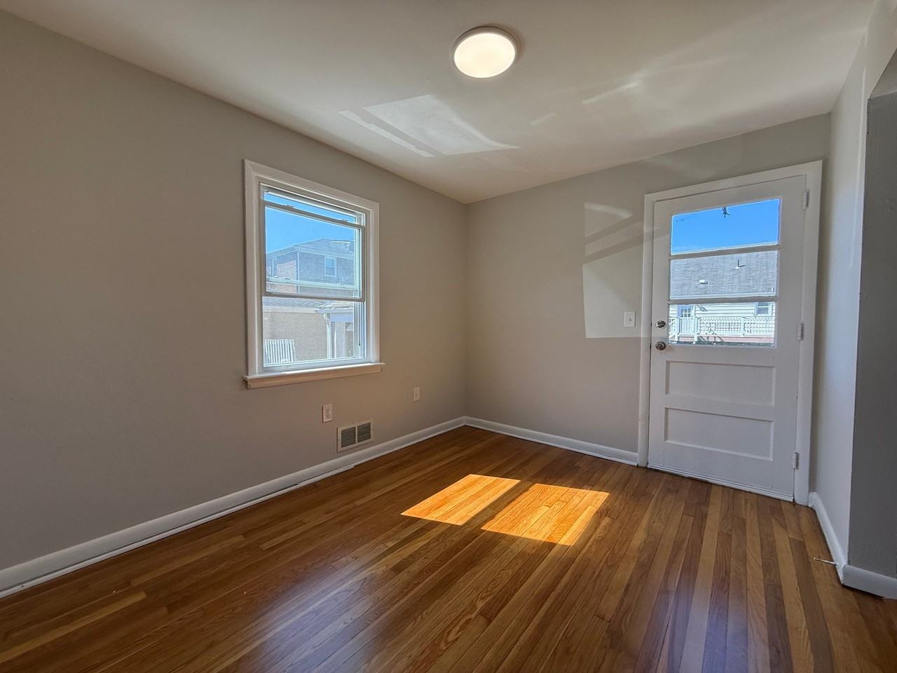 2510 Crane Pl - Photo 5 of 12