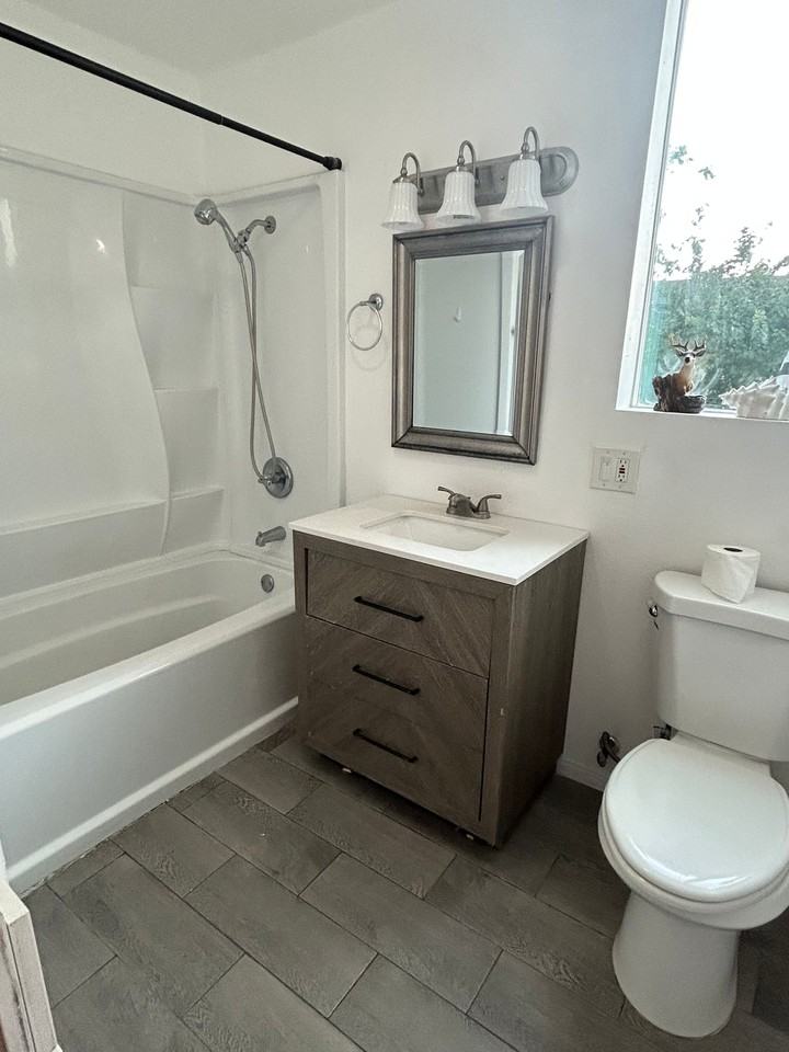 123 E Main St #B - Photo 4 of 5