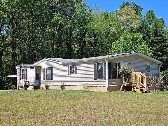 3366 Shoreland Dr - Photo 2 of 9
