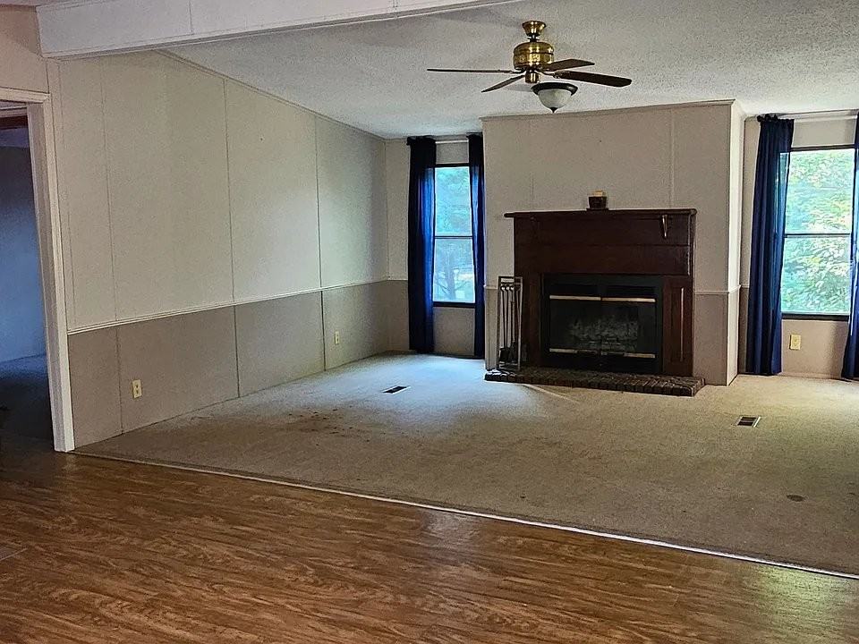 3366 Shoreland Dr - Photo 4 of 9