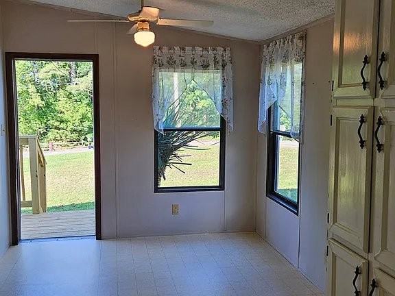 3366 Shoreland Dr - Photo 5 of 9