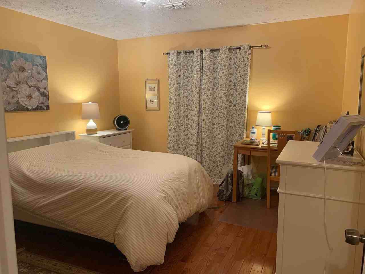 102 Laurel Ct - Photo 3 of 8