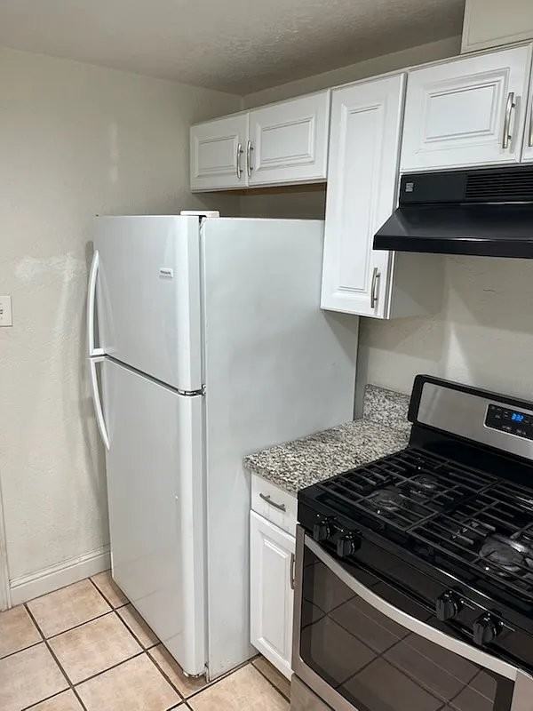 2118 E Sussex Way - Photo 3 of 7