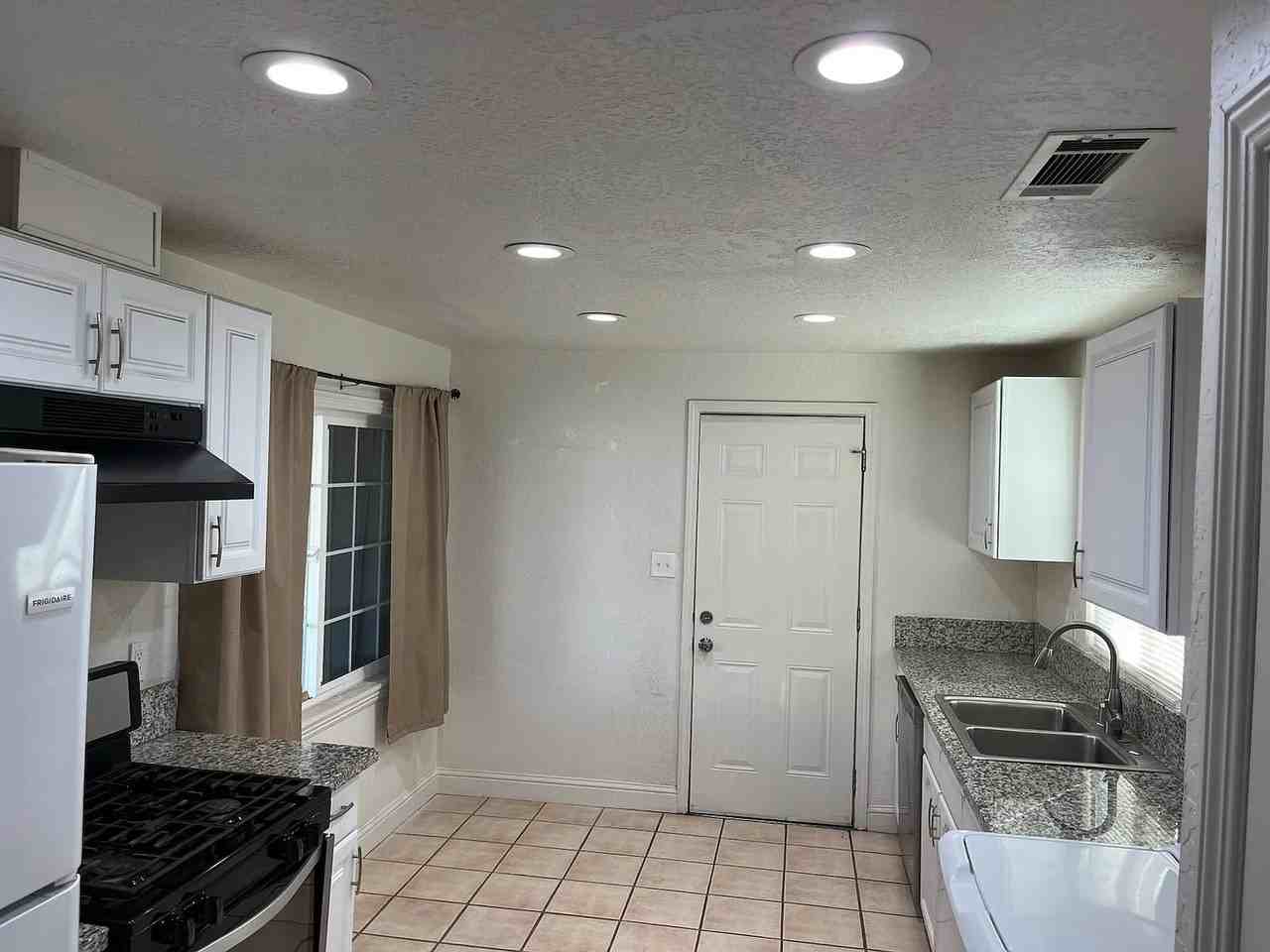 2118 E Sussex Way - Photo 7 of 7