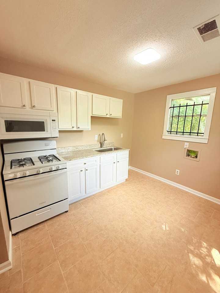 931 Calvin Rd - Photo 2 of 15