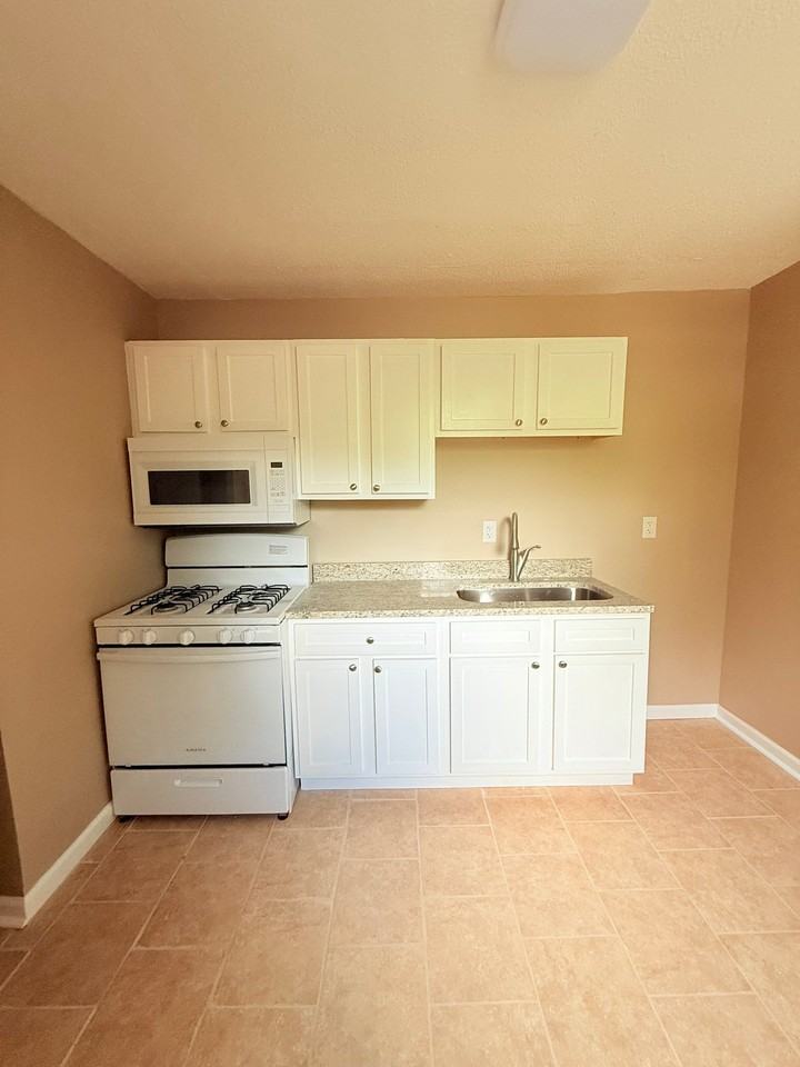 931 Calvin Rd - Photo 4 of 15