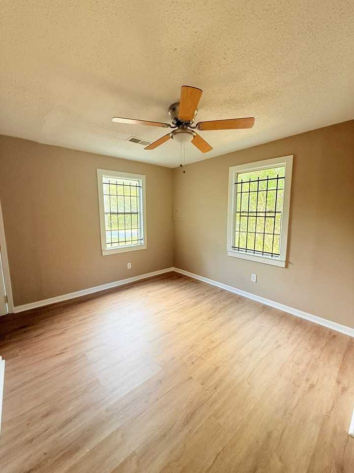931 Calvin Rd - Photo 7 of 15