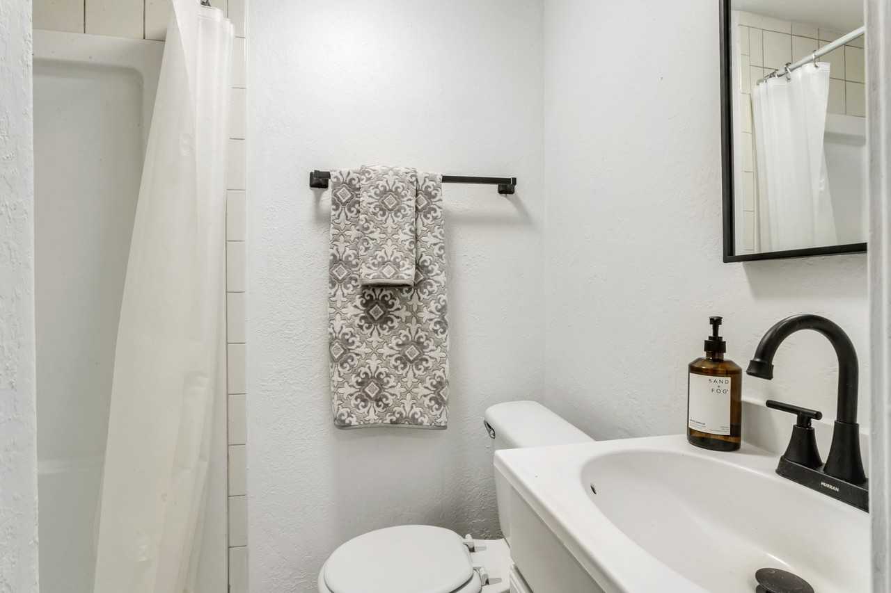 856 N 100 E - Photo 3 of 8