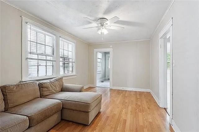 7533 Willow St - Photo 2 of 10