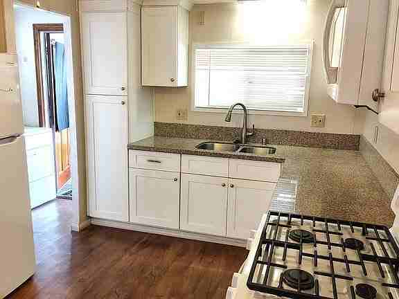 148 N Palomar Ave - Photo 2 of 12