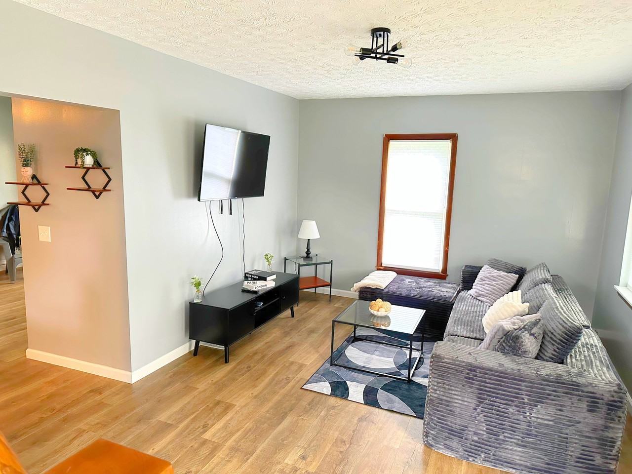 1304 Kellogg Ave - Photo 3 of 14
