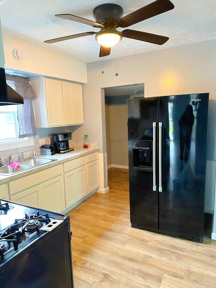 1304 Kellogg Ave - Photo 5 of 14