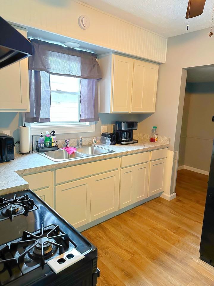 1304 Kellogg Ave - Photo 6 of 14