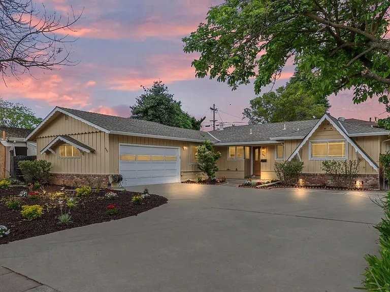 1985 Minna Way - Photo 4 of 18