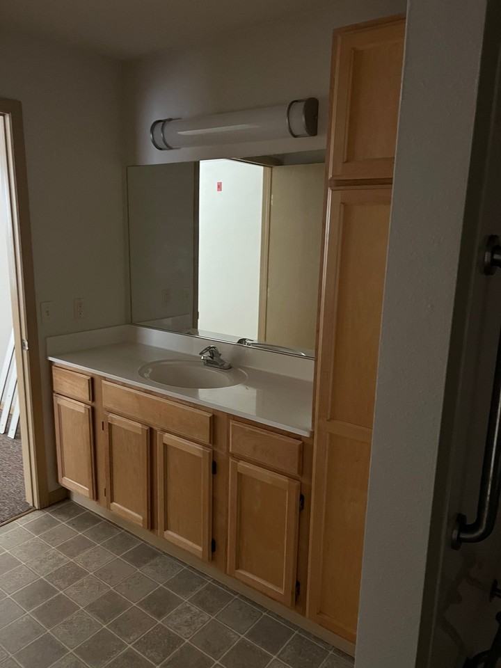 1740 W Pierce St - Photo 6 of 9