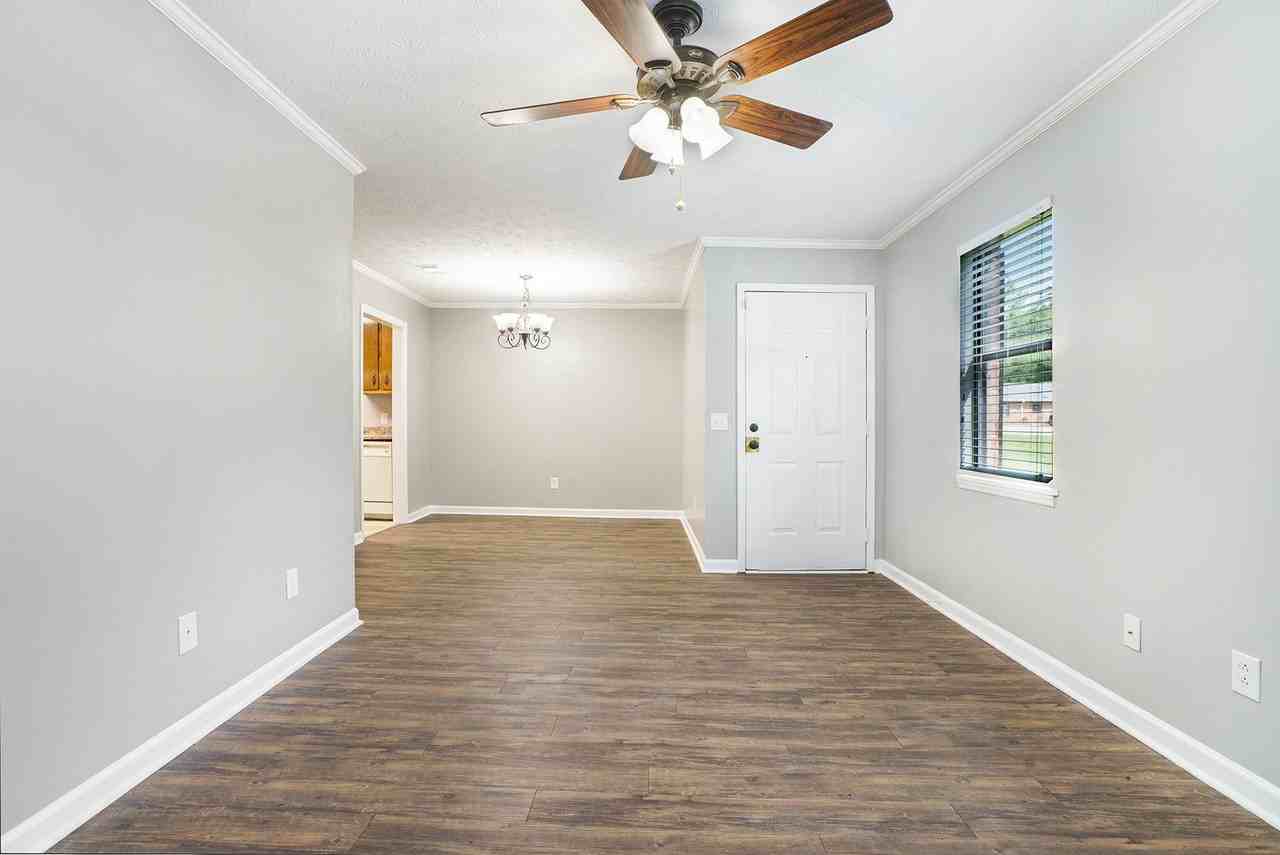 104 Oak Park Ct - Photo 3 of 36