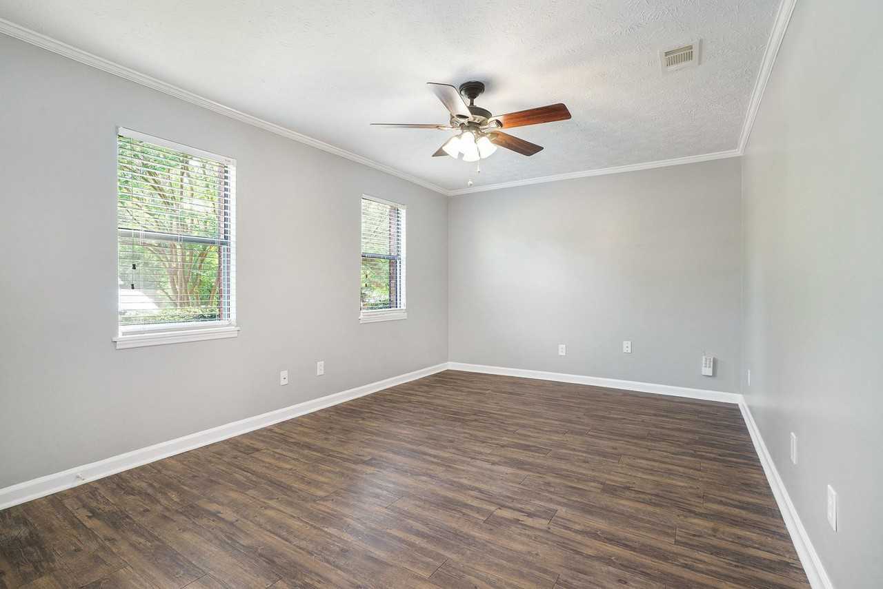 104 Oak Park Ct - Photo 6 of 36
