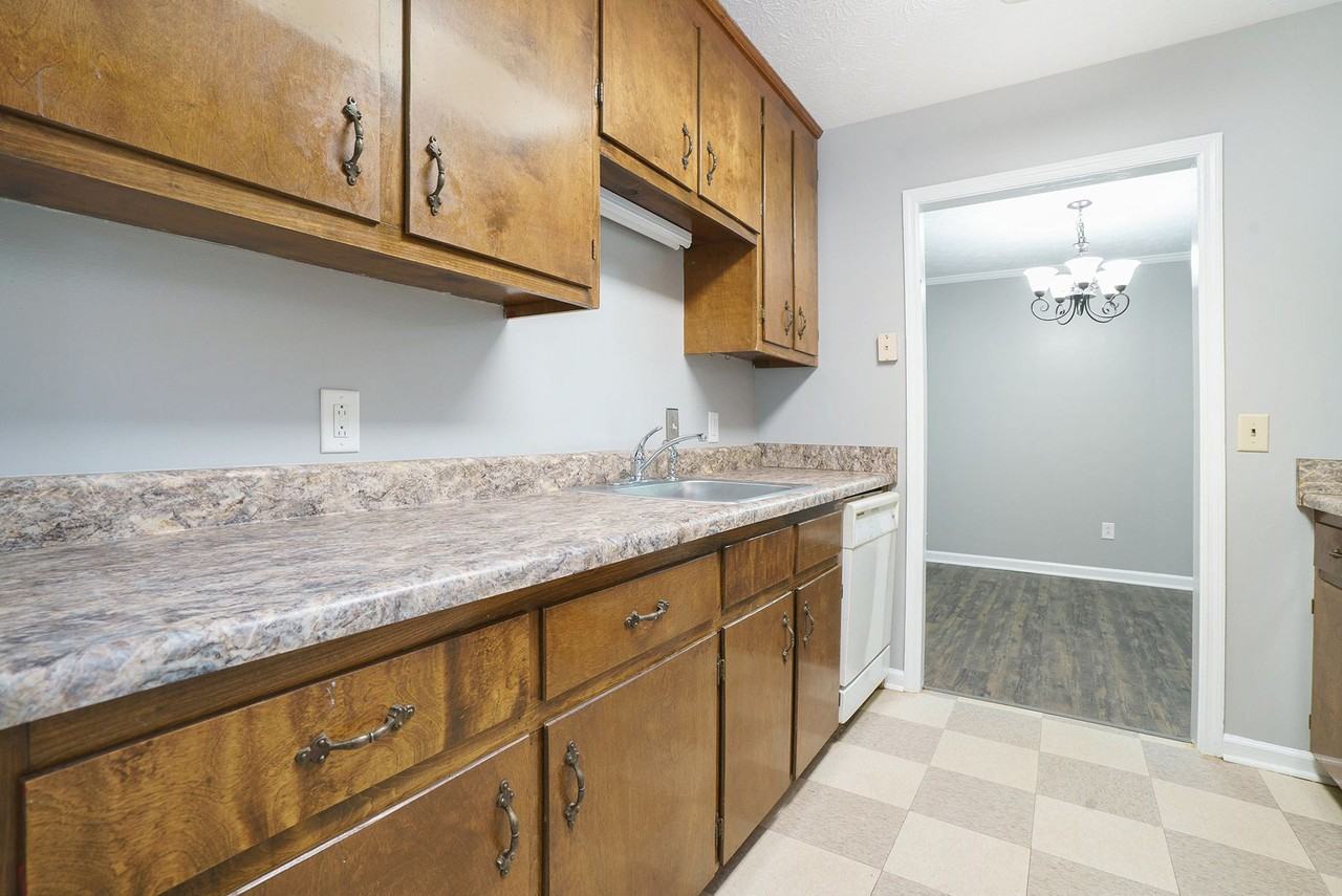 104 Oak Park Ct - Photo 7 of 36