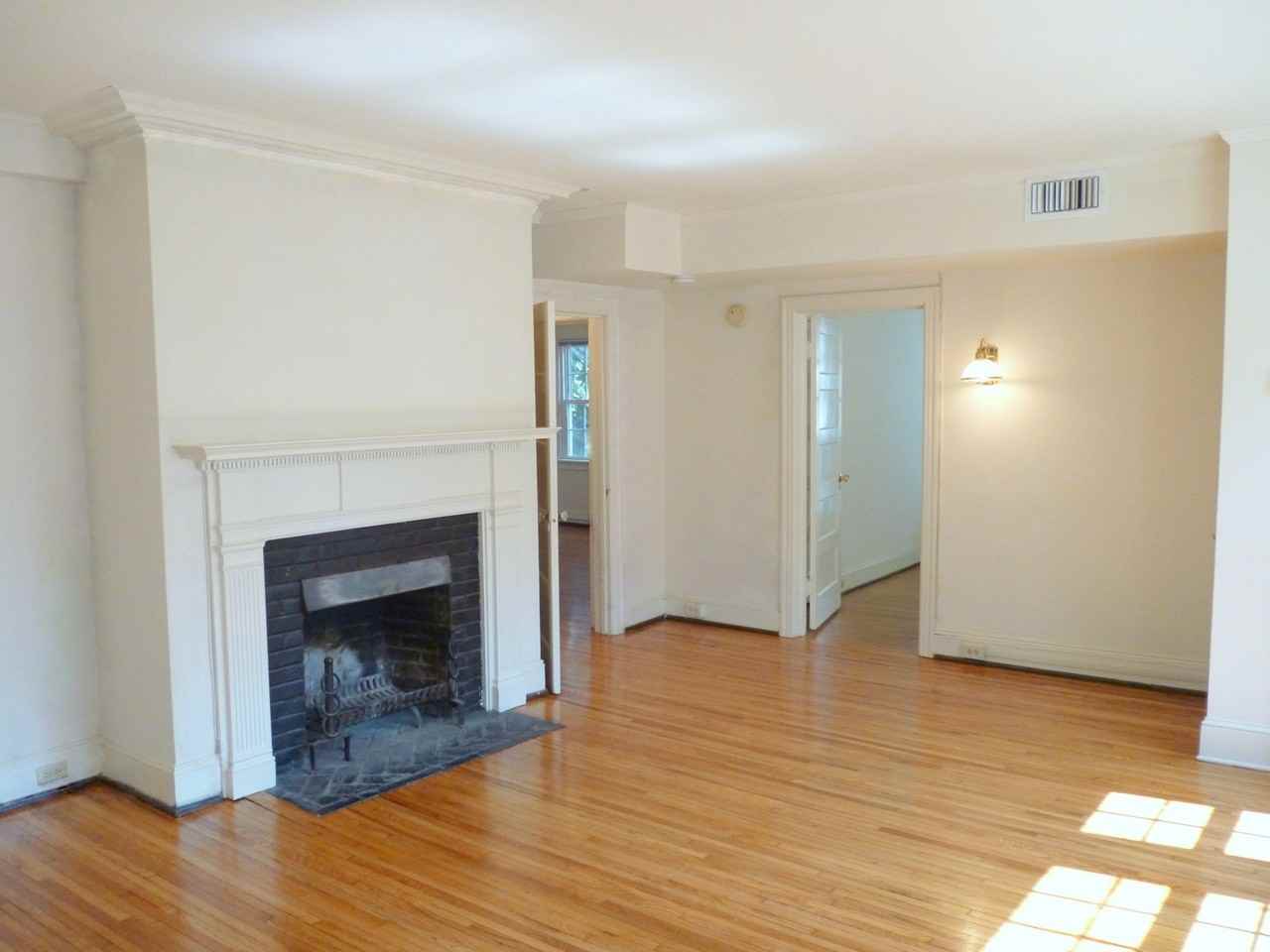 Raleigh Court - Photo 5 of 8