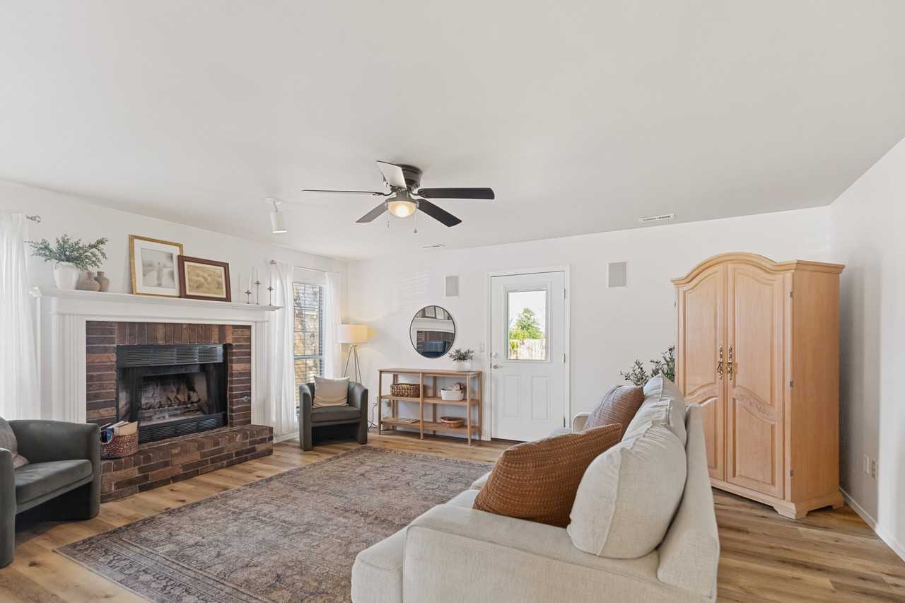 2409 W Mulberry St #NA - Photo 2 of 19