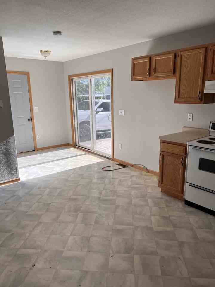 608 N E St #NA - Photo 2 of 4