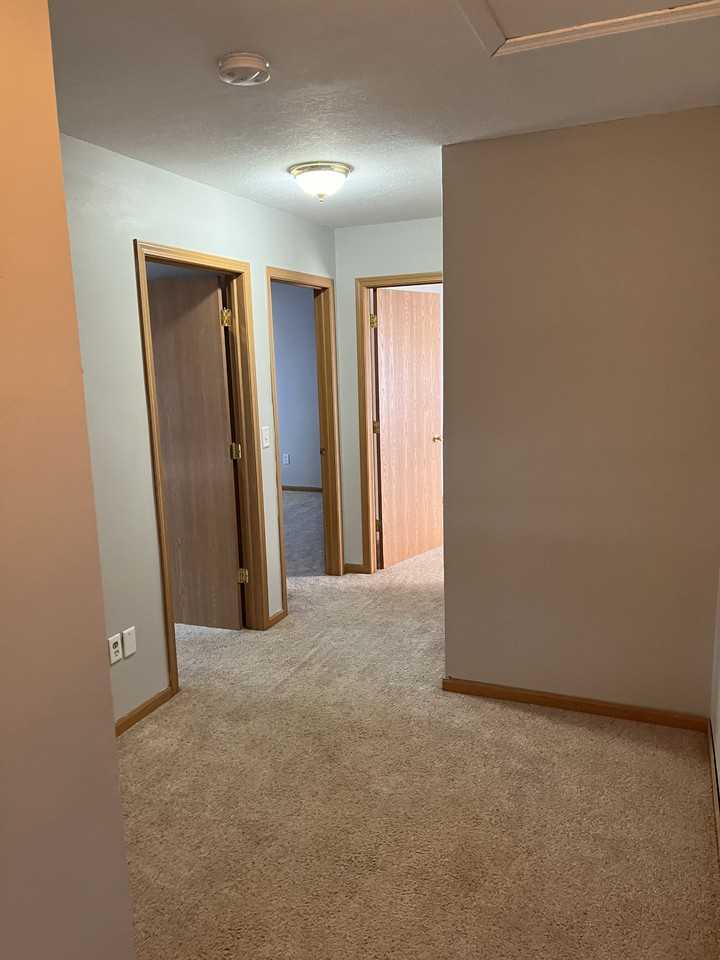 608 N E St #NA - Photo 3 of 4