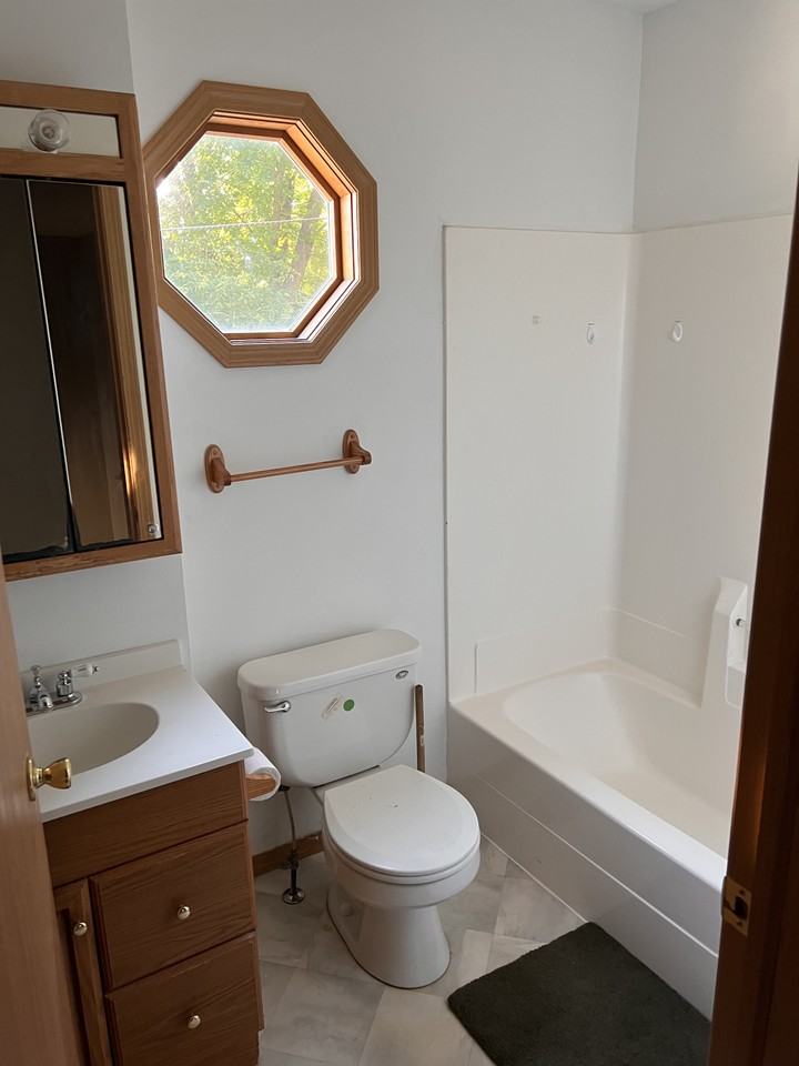 608 N E St #NA - Photo 4 of 4
