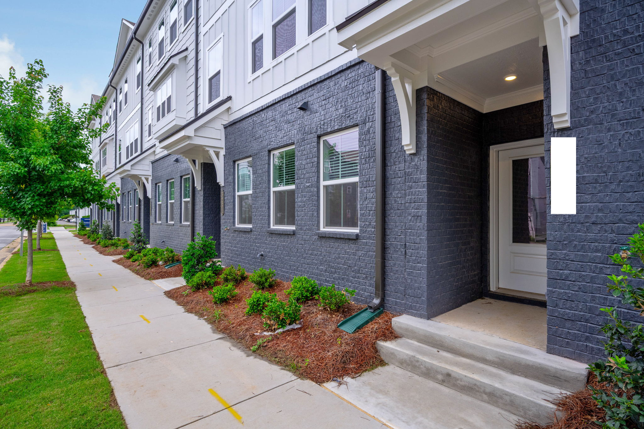 3227 Aberdeen Row - Photo 3 of 43