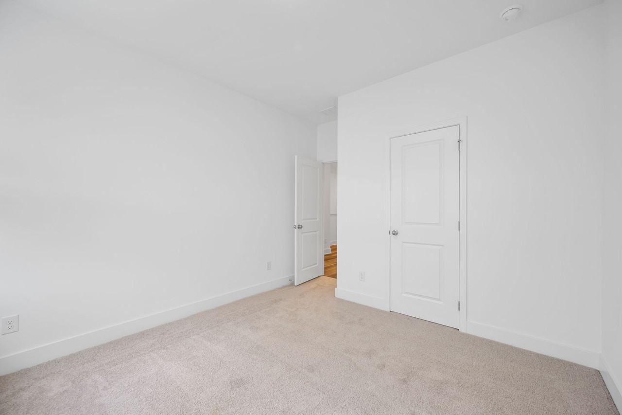 3227 Aberdeen Row - Photo 5 of 43