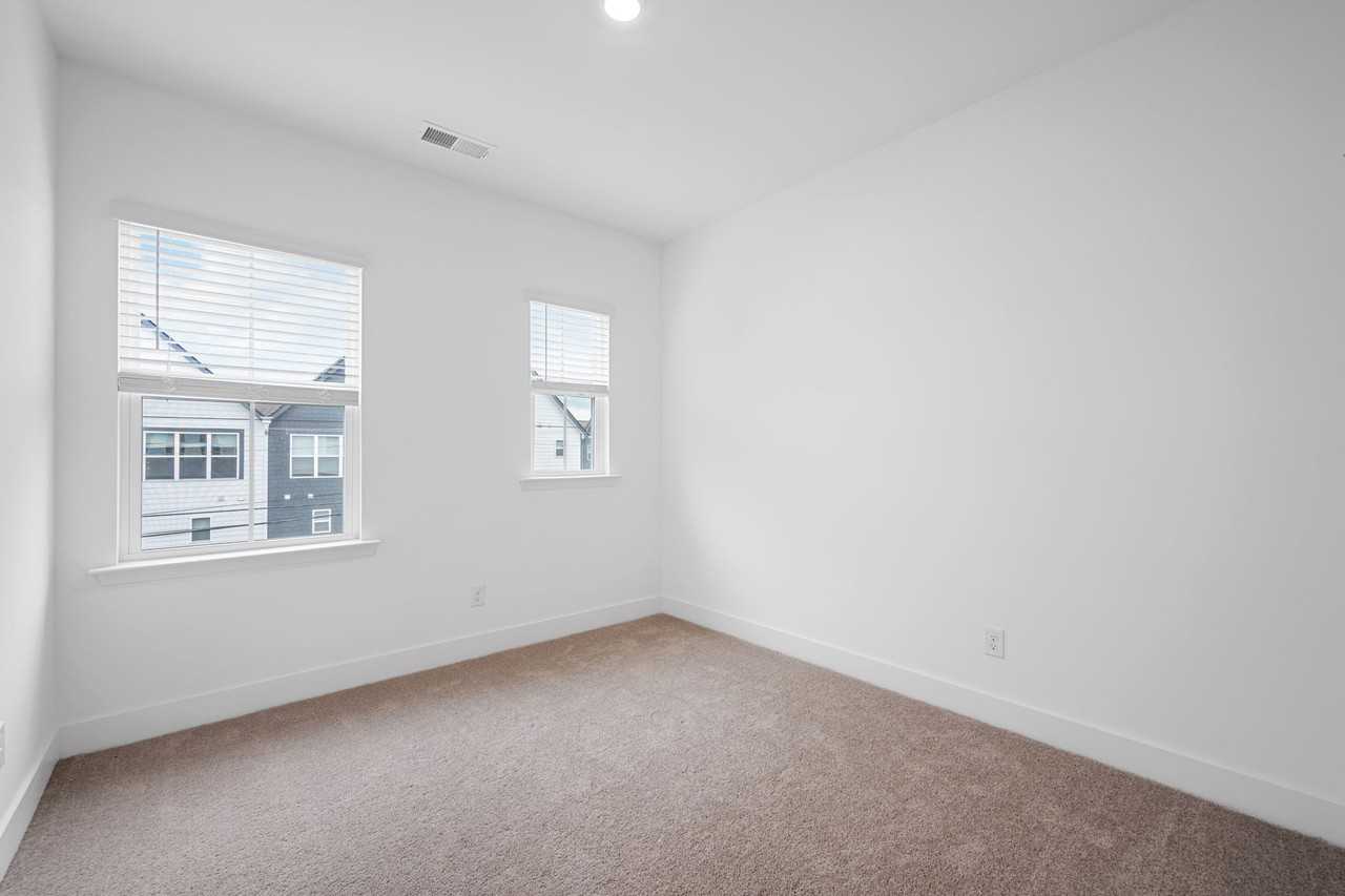 3227 Aberdeen Row - Photo 6 of 43