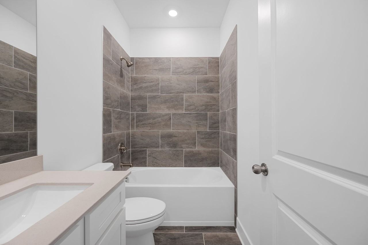 3227 Aberdeen Row - Photo 7 of 43
