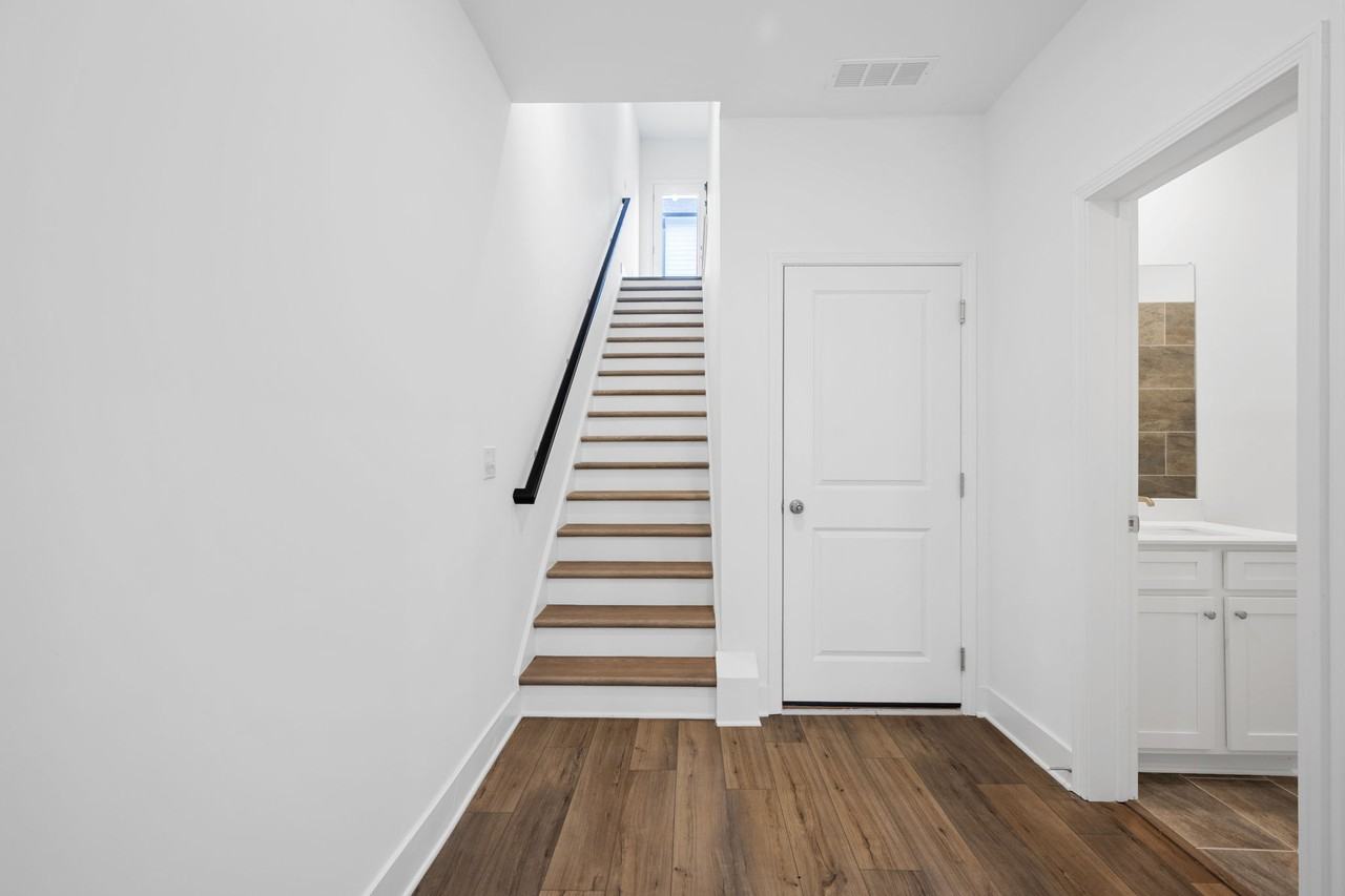 3227 Aberdeen Row - Photo 4 of 44