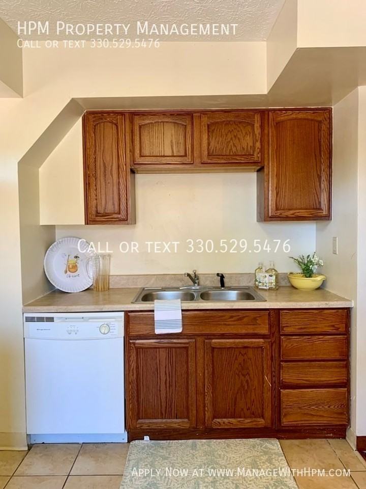 1348 Cleveland Ave Nw #3 - Photo 3 of 9