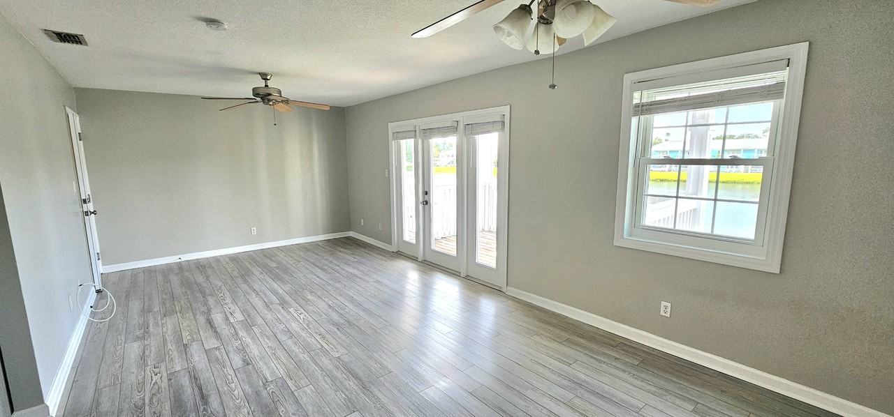 184 Pompano Dr Se #D - Photo 3 of 37