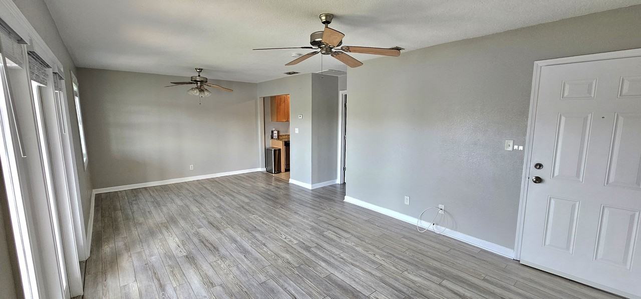 184 Pompano Dr Se #D - Photo 4 of 37