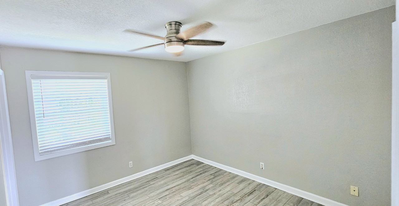 184 Pompano Dr Se #D - Photo 6 of 37